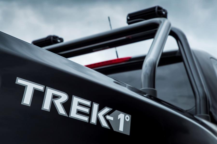 Логотип Nissan Navara Trek-1° 2017 года  (UK) (фото 11 из 12)